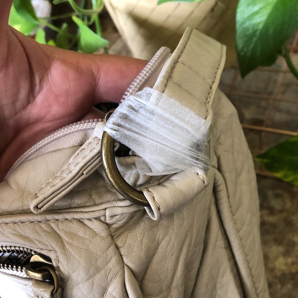 Elegant Vegan Leather Women's Crossbody Bag 👜 Color Taupe Adjustable Strap - Picture 10 of 14